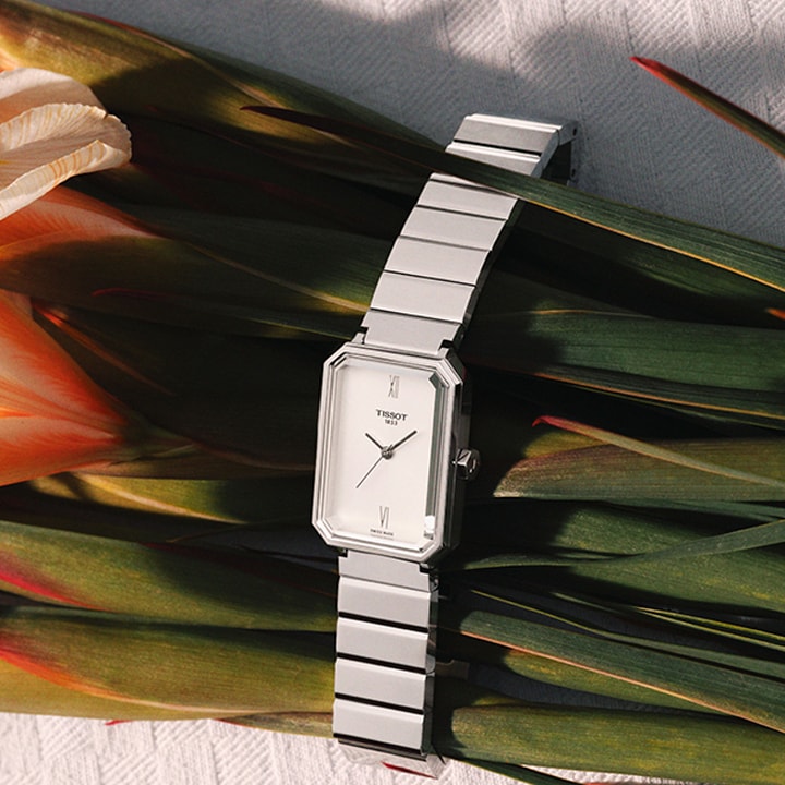 watch picture of the new Tissot SRV collection