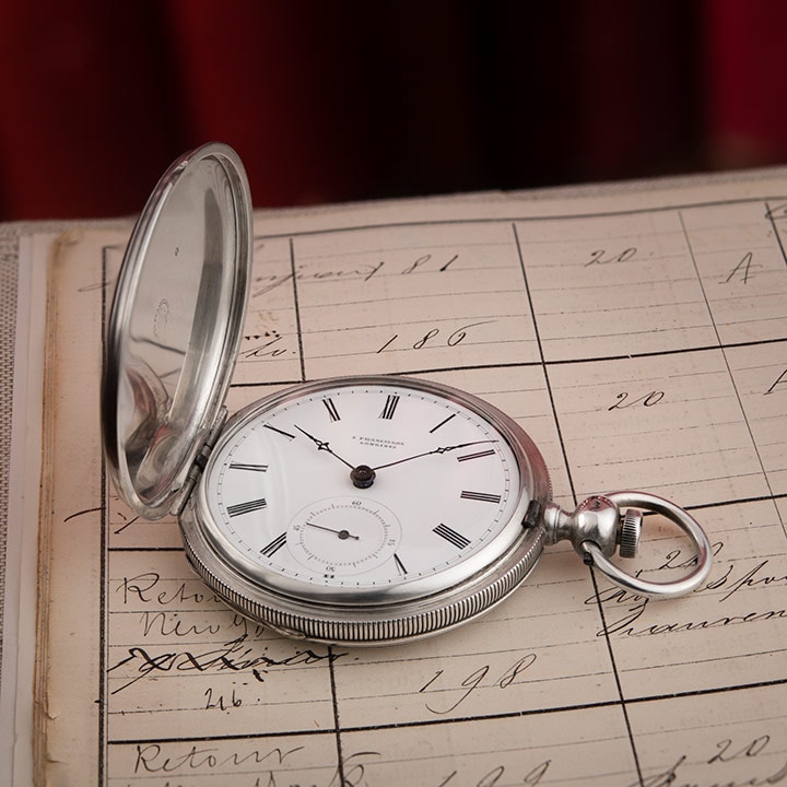 Sammler findet die bislang älteste bekannte Longines Uhr