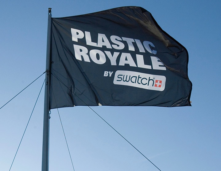 Bond Villains party with crowd at playful «Plastic Royale by Swatch»